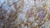 Pinturas rupestres del Abrigo Bermejo. Restos debajo de una capa de calcita