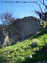 Castillo de Otiar. Muralla Norte. Bastin derecho que protega la entrada