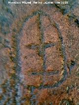 Petroglifos de Burguillos. Doble cruciforme inserto en figura envolvente
