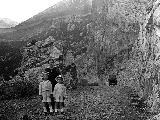 Salto de la Cabra. Foto tomada hacia 1915 aprox. por el Dr. Eduardo Arroyo en el, por entonces, recin construido camino de la Dehesa de Propios a Santa Cristina a la altura del Salto de la Cabra