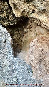 Eremitorio de la Cueva de las Cruces. Pequea hornacina natural en altura