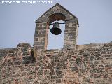 Castillo de Sorihuela. Espadaa y restos de matacn