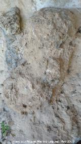 Pinturas rupestres de la Cueva de los Molinos. Yunque del abrigo principal