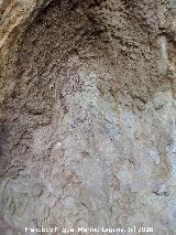 Pinturas y petroglifos rupestres de la Cueva del Encajero. Panel del ciervo