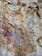 Pinturas y petroglifos rupestres de la Cueva del Encajero. Cabeza con la cuerna del ciervo