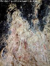 Pinturas y petroglifos rupestres de la Cueva del Encajero. Soliforme