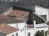 Castillo de Chiclana de Segura. Restos entre las casas