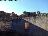 Castillo de la Aragonesa. Adarve y azotea de torren circular