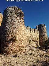Castillo de la Aragonesa. Torres circulares