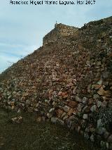 Castillo de Alarcos. Torren Noreste. Sobre el talud