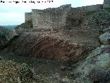 Castillo de Alarcos. Torren Pentagonal Este. Foso y torren
