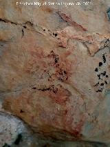 Pinturas rupestres de la Cueva de la Dehesa. Resto desvado rojo sobre el que han pintado en negro en poca reciente