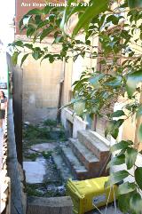 Villa Sara. Escaleras de acceso a la puerta principal del antiguo nivel de calle