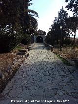 Ermita de San Cosme y San Damin. Camino empedrado