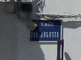 Calle Va Augusta. Placa