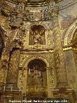 Sacra Capilla de El Salvador del Mundo. Hornacinas del retablo