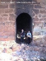 Puente Viejo de Ariza. Desde el puente romano la puerta que da acceso a l