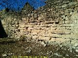 Castillo de Garc Fernndez. Muralla con piedras ciclpeas
