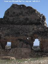 Castillo de Villardompardo. Ventanas de la pared del fondo