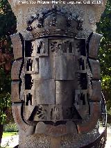 Escudo de la Ciudad de Jan. Escudo en el Monumento a Adolfo Surez