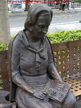 Elena Martn Vivaldi. Escultura en el Bulevar de la Avenida de la Constitucin - Granada