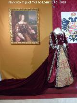 Ropa femenina en el Siglo XVI. Vestido de Isabel de Portugal. Exposicin Palacio Episcopal Salamanca