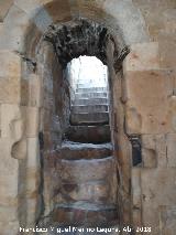 Iglesia de San Cebrin. Escaleras de acceso a la cripta