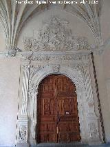 Convento de San Esteban. Claustro. Puerta de Santo Toms
