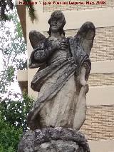 Triunfo de San Rafael de la Calle Crcamo. Estatua