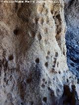 Pinturas rupestres de la Cueva de los Herreros Grupo VIII. Cazoletas