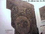Plaza de la Corredera. Eros y Psique encuadrados con los bustos de las cuatro estaciones III-IV d.C.