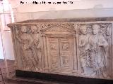 Alcázar de los Reyes Católicos. Sarcófago con representación de la puerta de entrada al Hades III d.C.