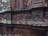 Catedral de Jaén. Coro. Santa Ana recibe el mensaje. Relieve entre el asiento y el relieve principal