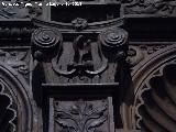 Catedral de Jaén. Coro. El abrazo en la Puerta Dorada. Capitel derecho