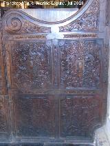 Catedral de Jaén. Coro. Escaleras del Banco de los Caballeros de la Epístola. Voluta y las cuatro tallas exteriores
