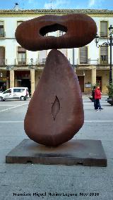 Paseo de la Constitución. Escultura de Juan Méjica