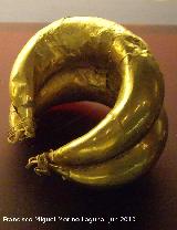 Oppidum Bora Cerealis. Pendiente de oro de la cmara funeraria. Siglo VI ac. Museo Arqueolgico Provincial