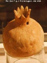 Oppidum Bora Cerealis. Aryballos con forma de granada de la cmara funeraria Siglo V ac. Museo Arqueolgico Provincial