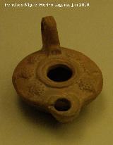 Ciudad iberorromana de Isturgi. Lucerna siglos I-II dC. Museo Arqueológico Provincial
