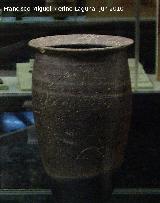 Castellones de Ceal. Vaso de barniz negro. Museo Provincial