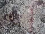 Pinturas rupestres de la Cueva Secreta Grupo II. Mancha a la izquierda del brazo del antropomorfo gigante
