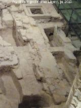 La Mota. Iglesia Mayor Abacial. Excavación arqueológica. Muro de la antigua iglesia gótica