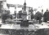 Fuente de la Plaza de la Iglesia. Foto antigua