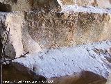 Pinturas rupestres de la Cueva del Plato grupo II. Poyo donde estn las pinturas