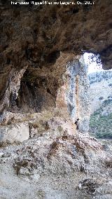 Can del Ro Bailn. Abrigo alto del margen izquierdo antes de la Cueva del Fraile