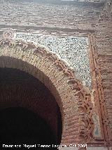 Alhambra. Puerta de la Justicia. Detalle de los azulejos a intramuros