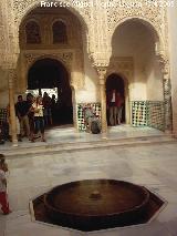 Alhambra. Patio del Mexuar. Fuente y Cuarto Dorado