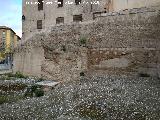 Muralla de Granada. Restos de muralla en la Puerta Elvira