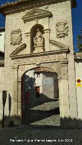 Monasterio de Santa Isabel la Real. Puerta de acceso