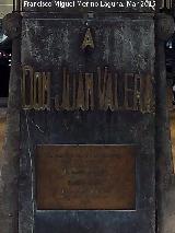 Monumento a Juan Valera. Placa